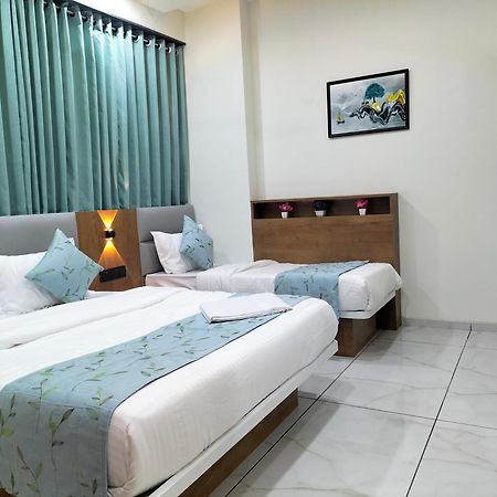 Hotel Paris Plaza أحمد أباد المظهر الخارجي الصورة