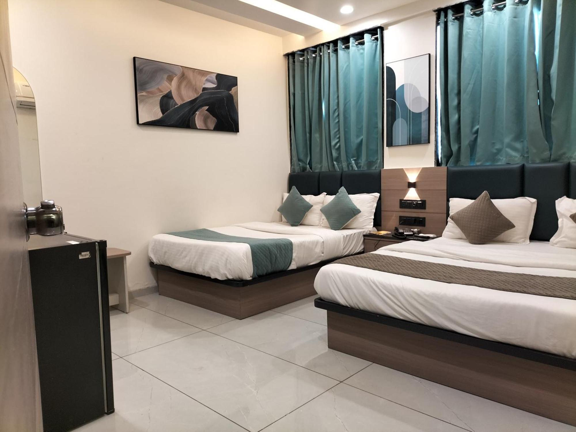 Hotel Paris Plaza أحمد أباد المظهر الخارجي الصورة
