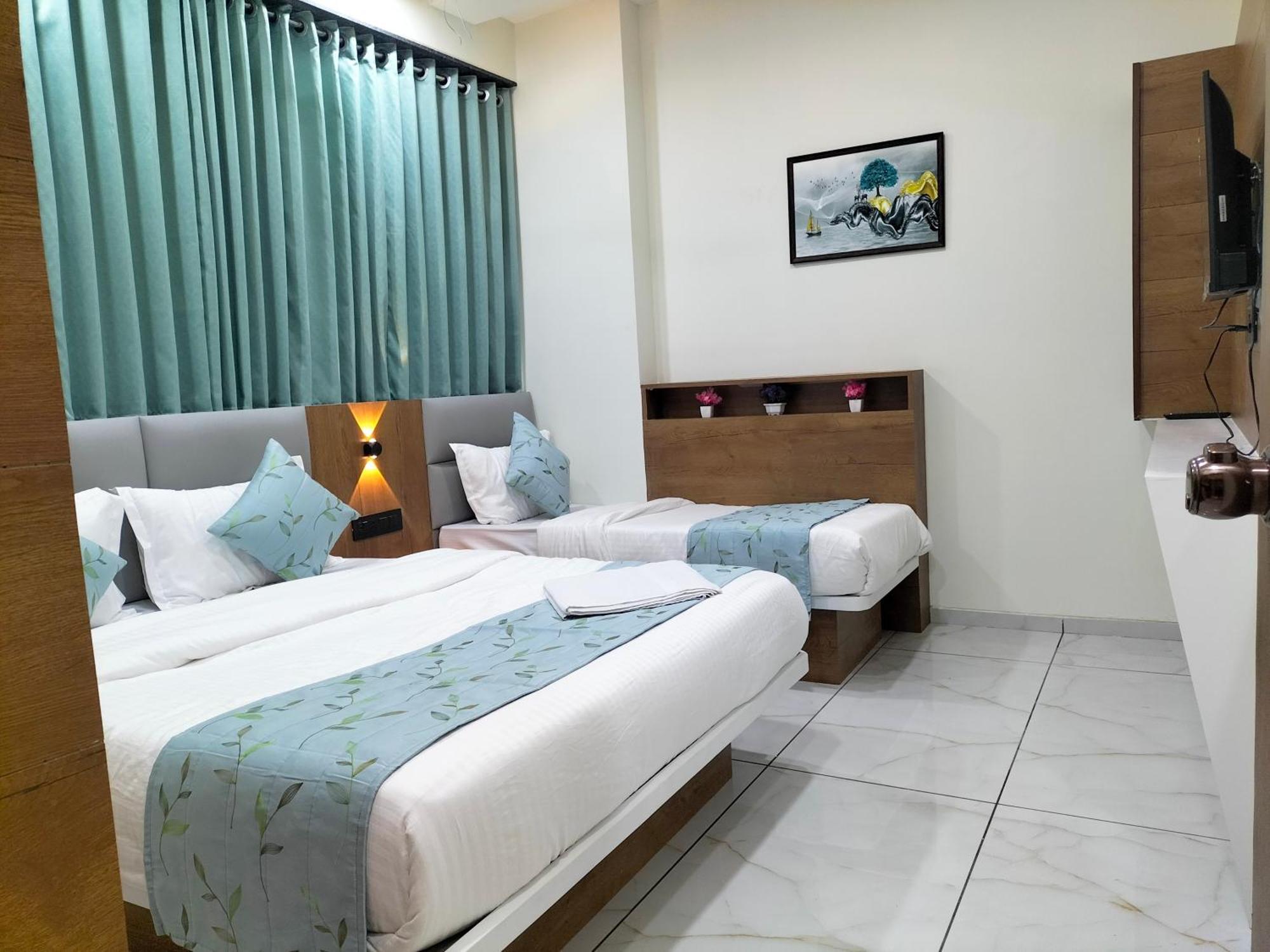 Hotel Paris Plaza أحمد أباد المظهر الخارجي الصورة