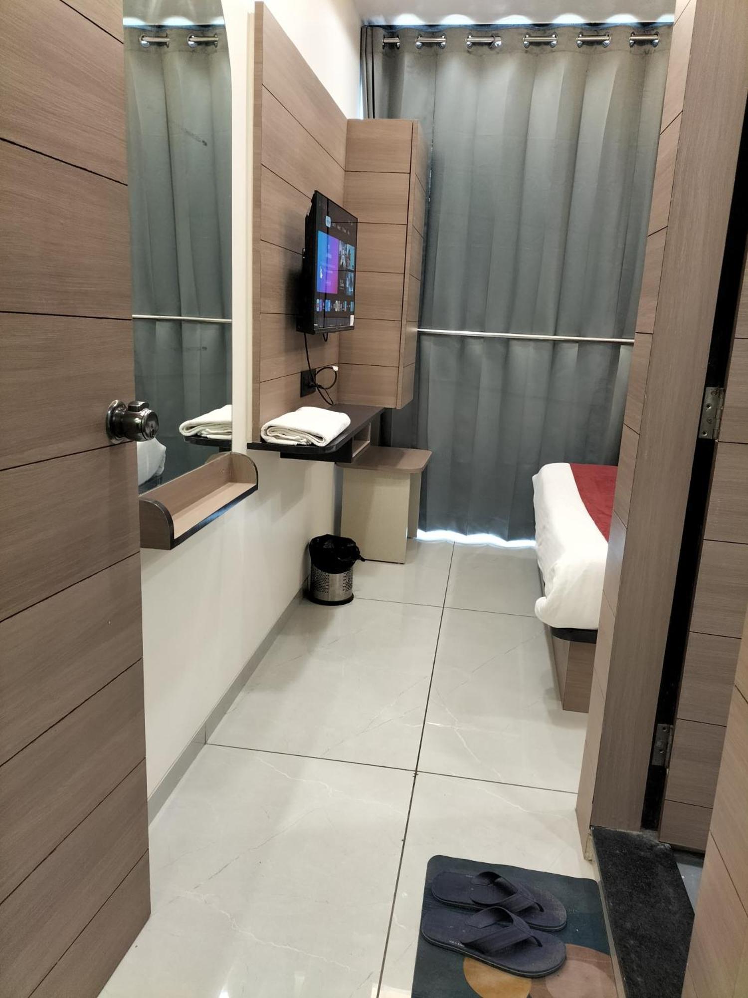 Hotel Paris Plaza أحمد أباد المظهر الخارجي الصورة