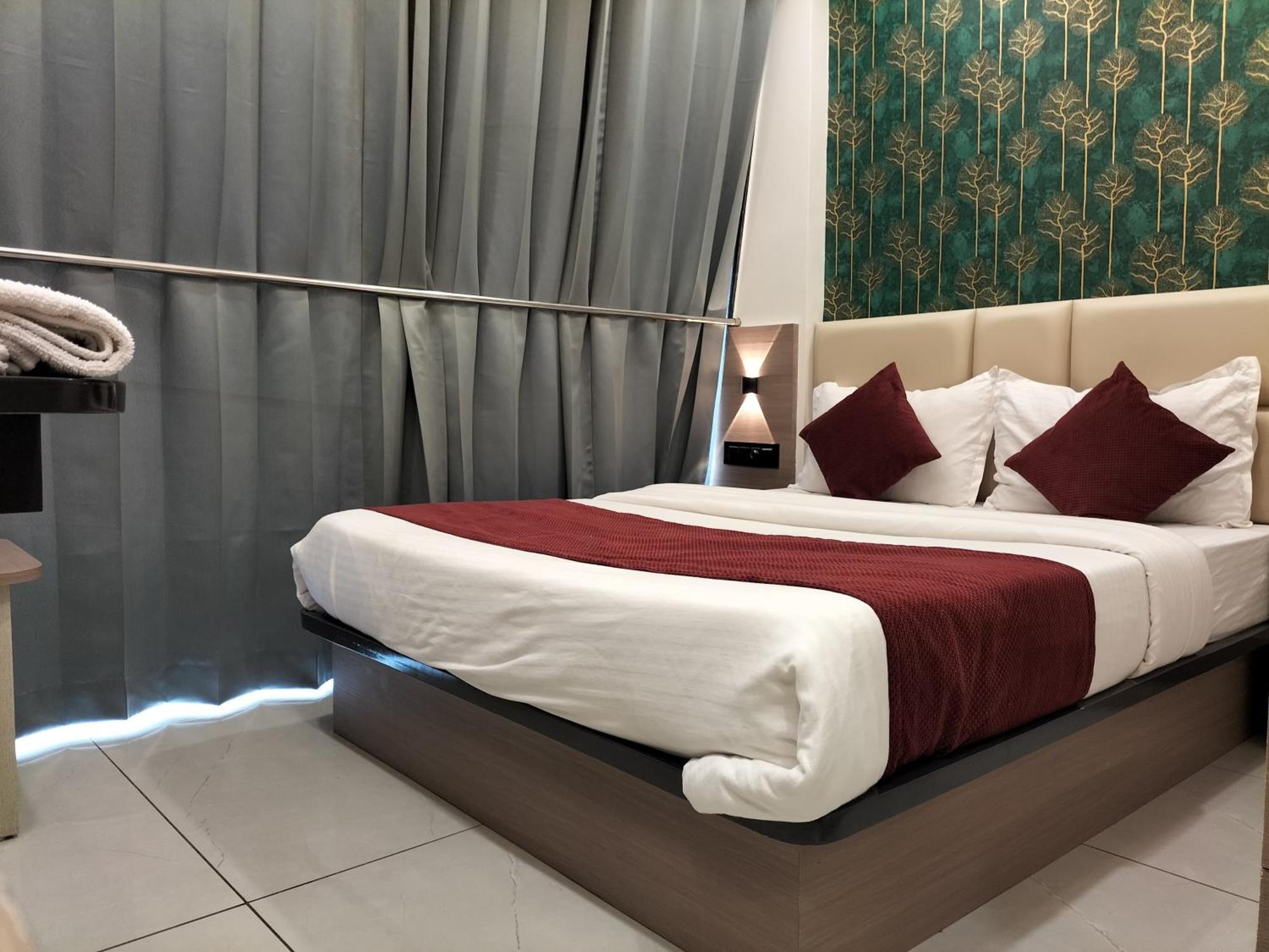 Hotel Paris Plaza أحمد أباد المظهر الخارجي الصورة