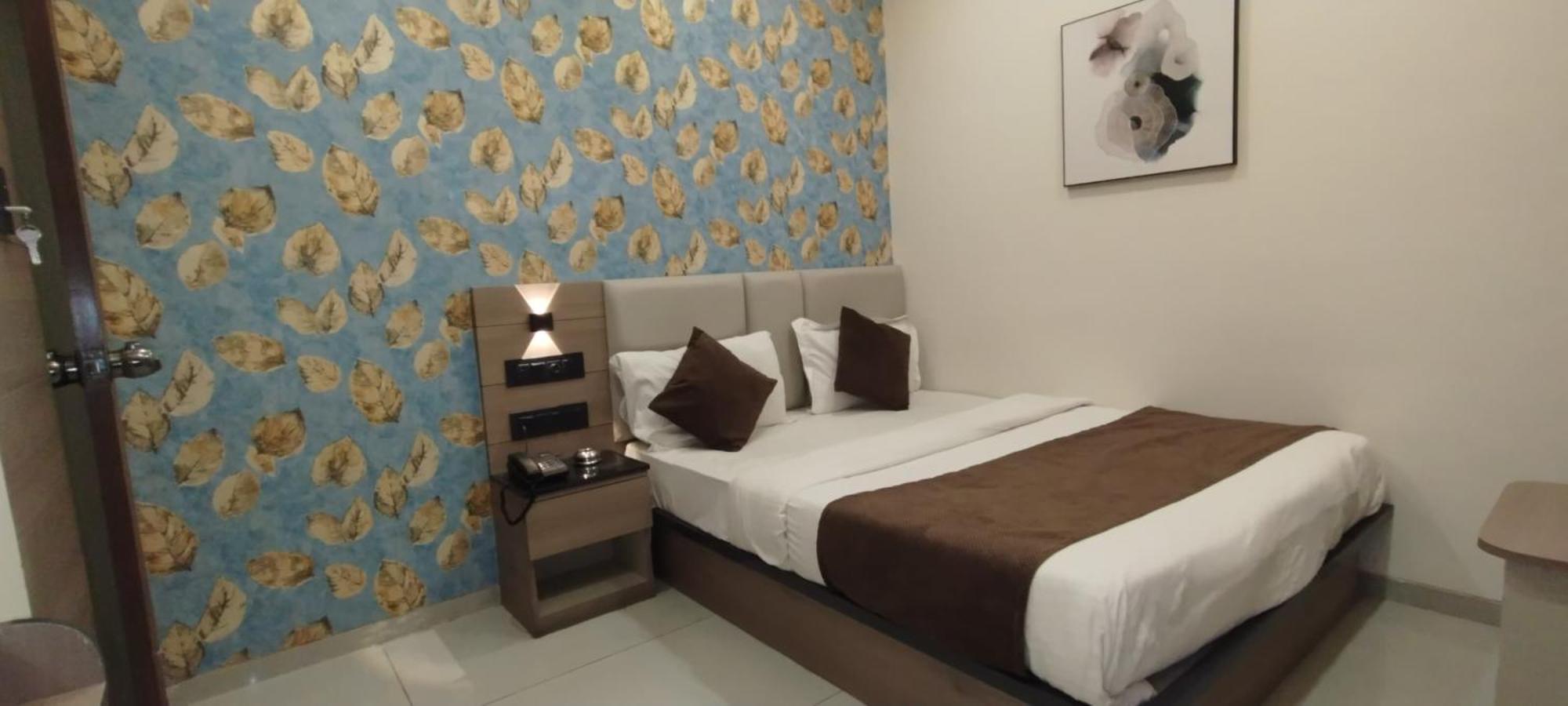 Hotel Paris Plaza أحمد أباد المظهر الخارجي الصورة