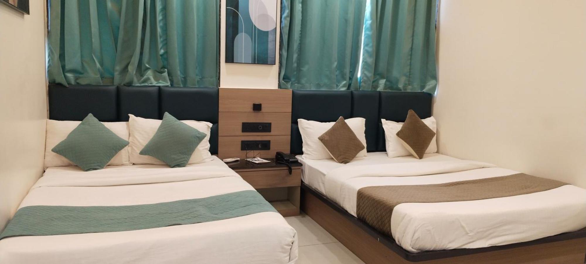 Hotel Paris Plaza أحمد أباد المظهر الخارجي الصورة