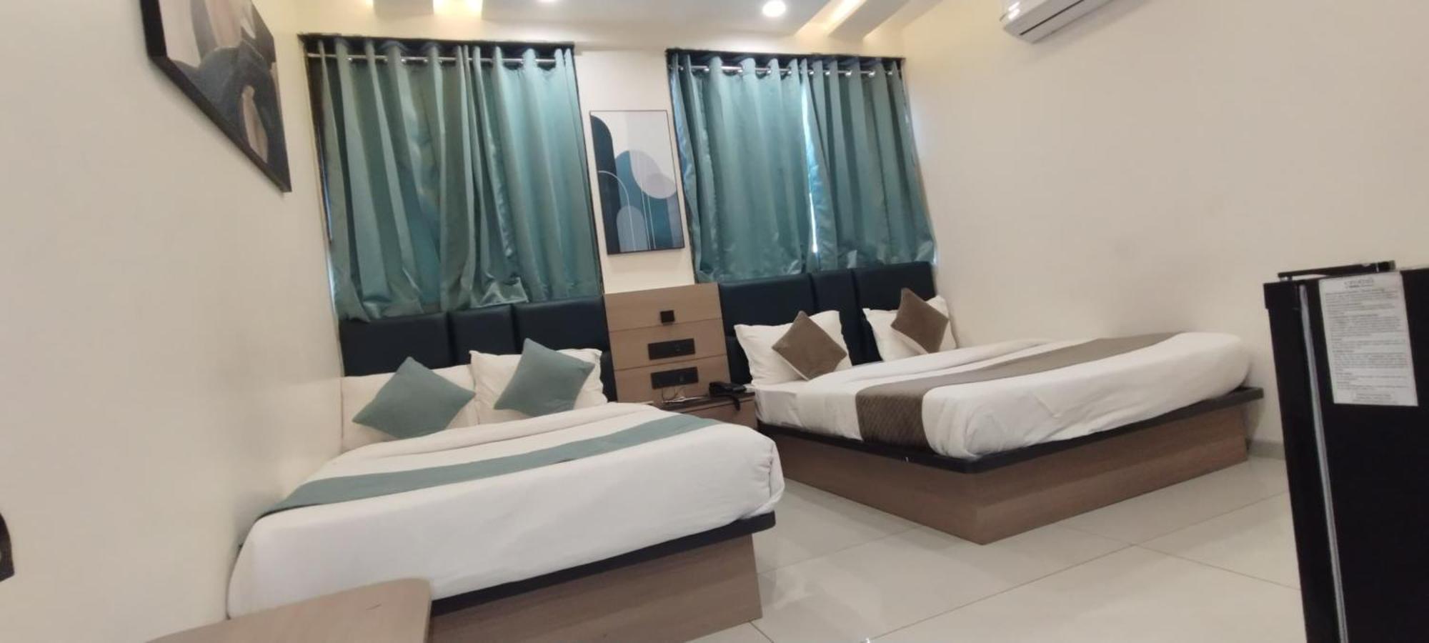 Hotel Paris Plaza أحمد أباد المظهر الخارجي الصورة