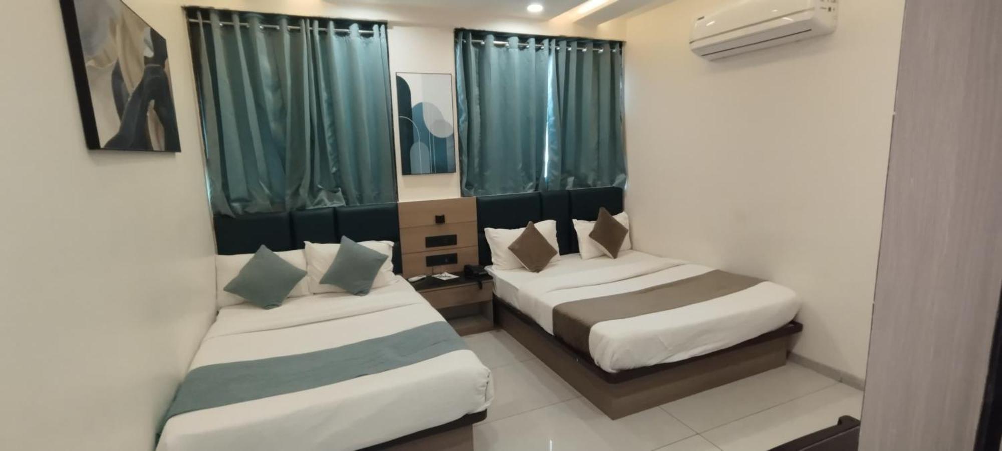 Hotel Paris Plaza أحمد أباد المظهر الخارجي الصورة