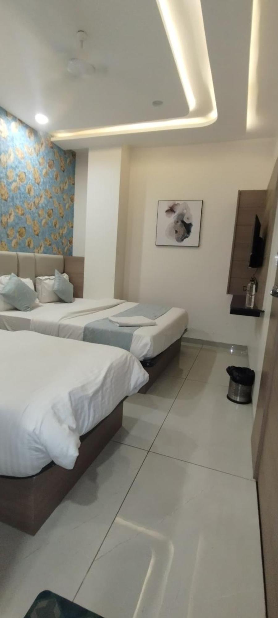 Hotel Paris Plaza أحمد أباد المظهر الخارجي الصورة