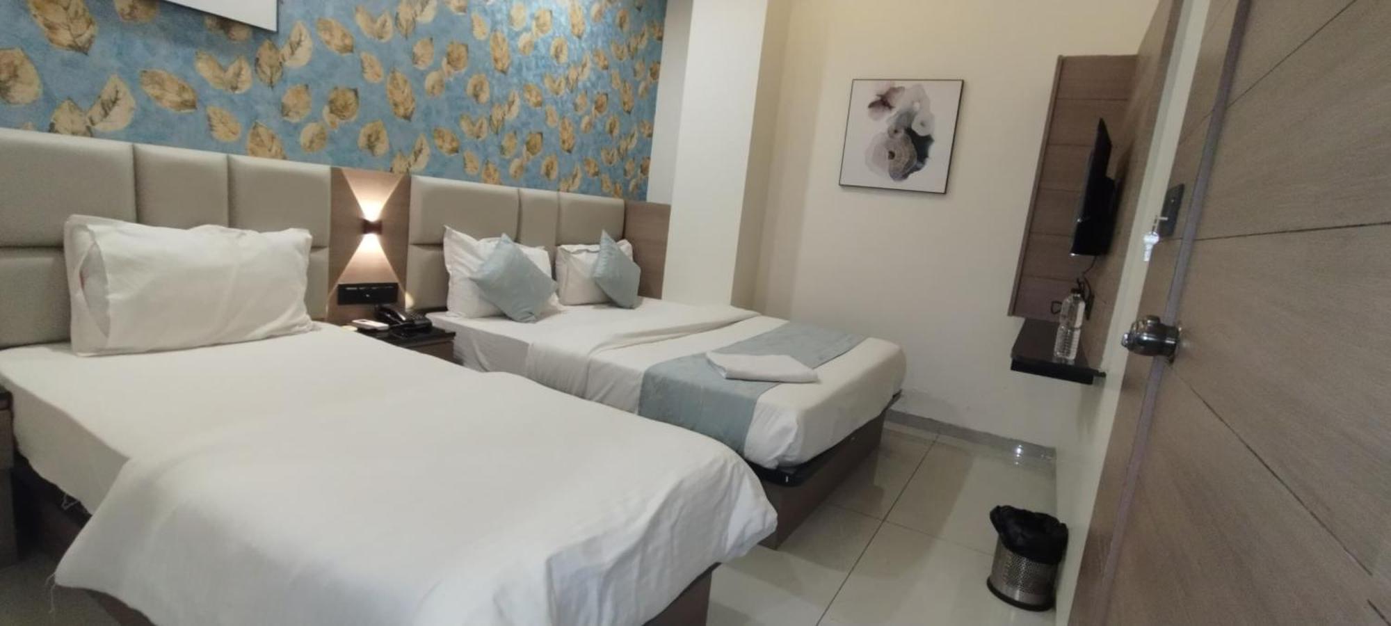 Hotel Paris Plaza أحمد أباد المظهر الخارجي الصورة
