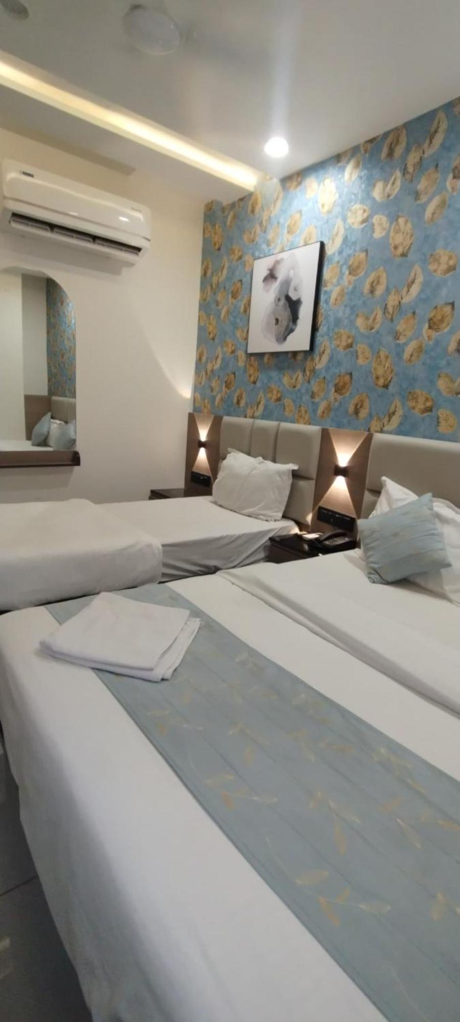 Hotel Paris Plaza أحمد أباد المظهر الخارجي الصورة