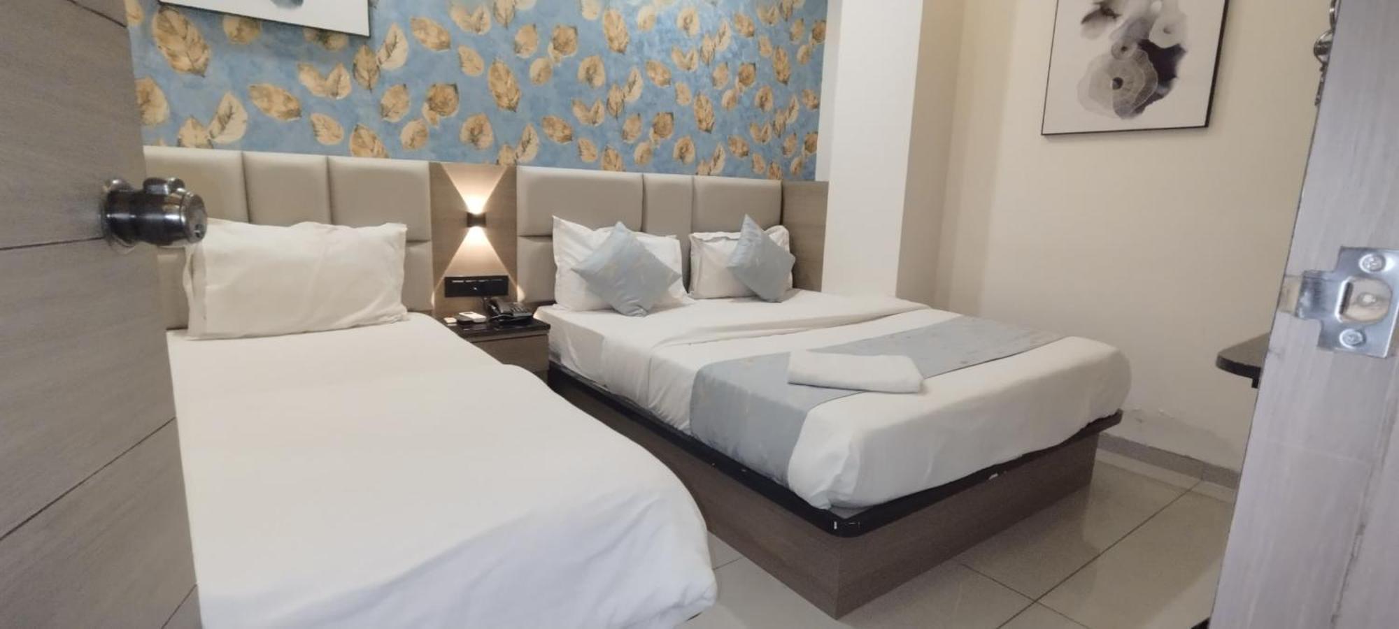 Hotel Paris Plaza أحمد أباد المظهر الخارجي الصورة