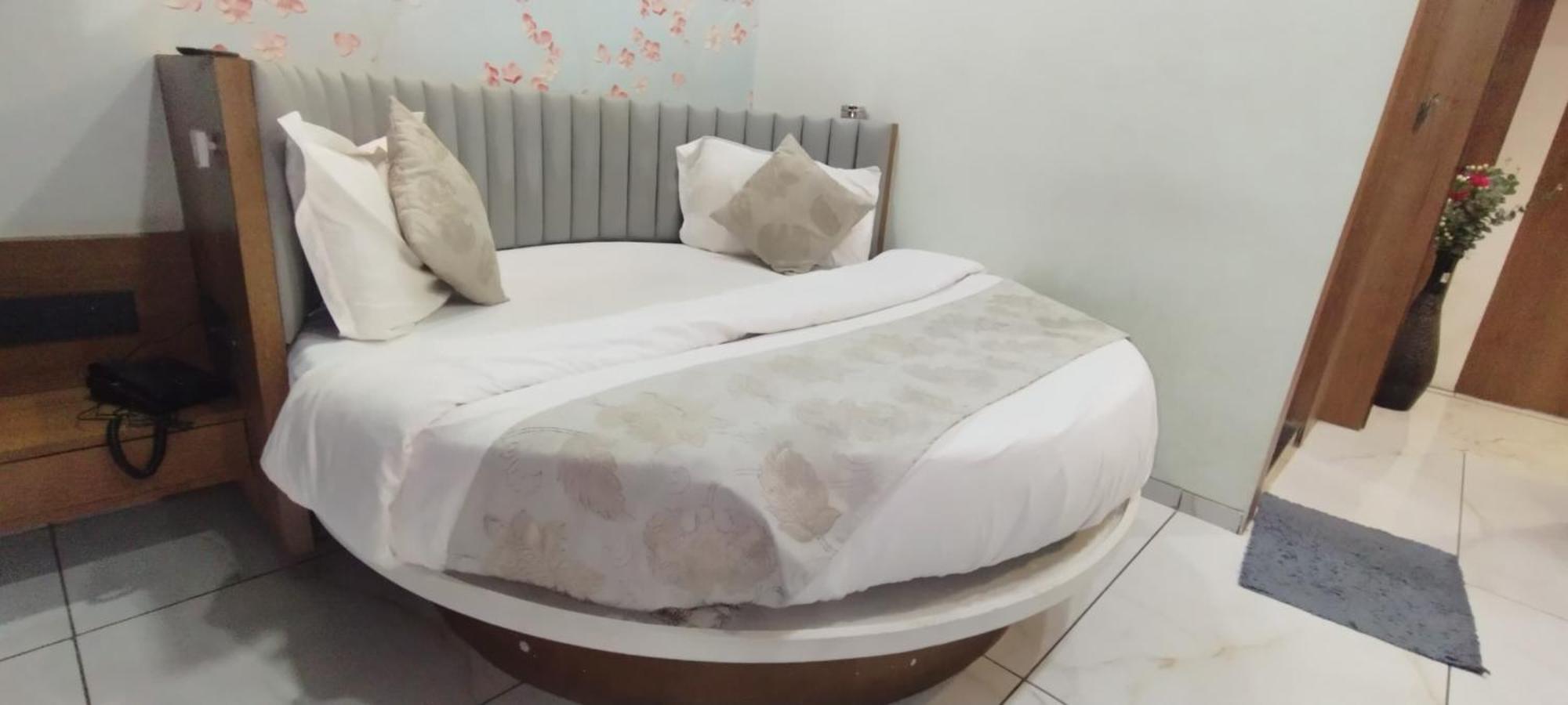 Hotel Paris Plaza أحمد أباد المظهر الخارجي الصورة