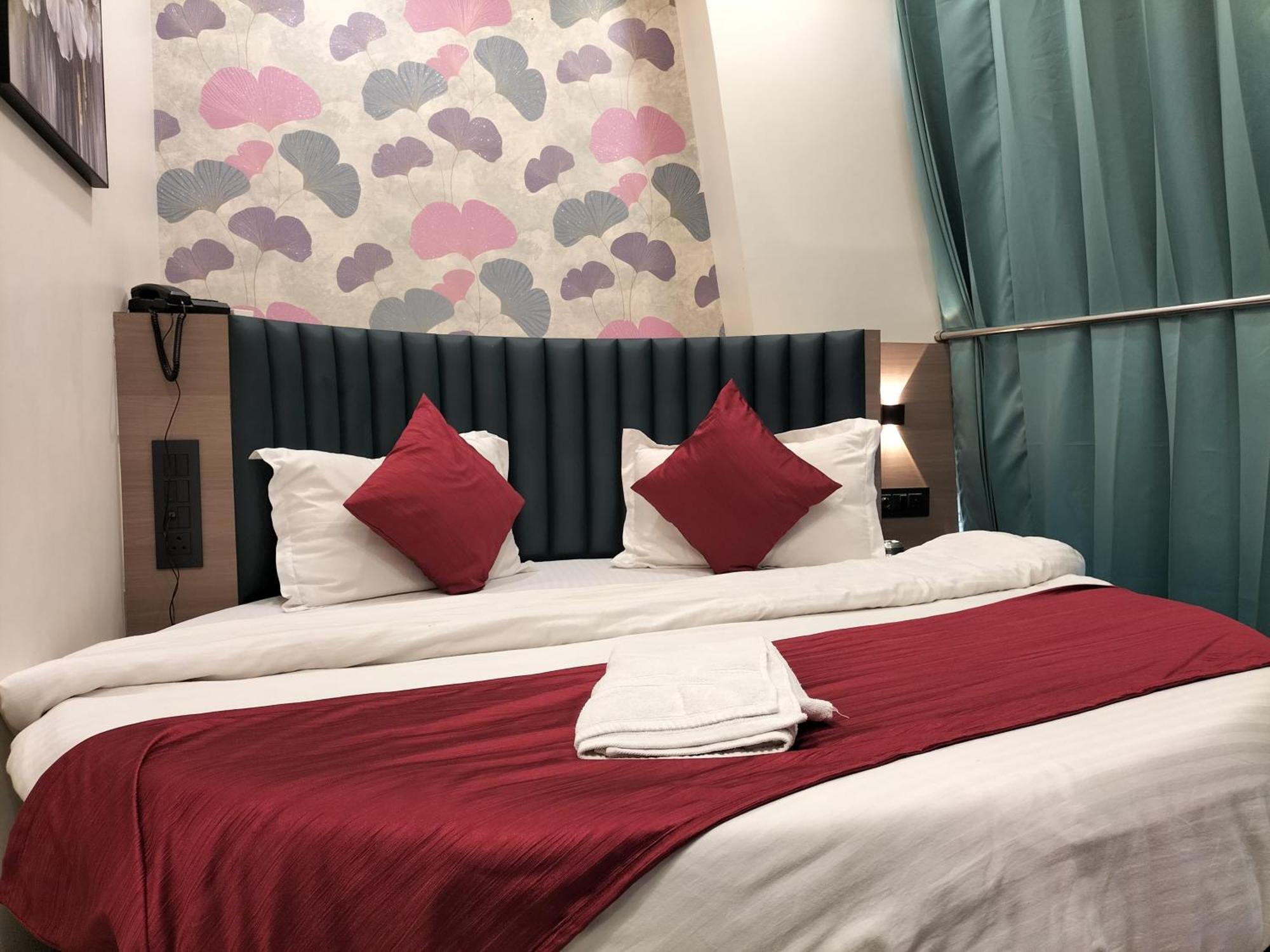 Hotel Paris Plaza أحمد أباد المظهر الخارجي الصورة